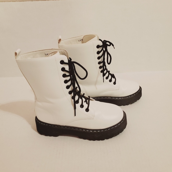 White platform chunky sole black laces combat boots - Picture 2 of 9